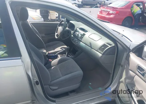 2005 Toyota Camry Le V6 z USA, uszkodzony, nr VIN 4T1BF32K75U106321